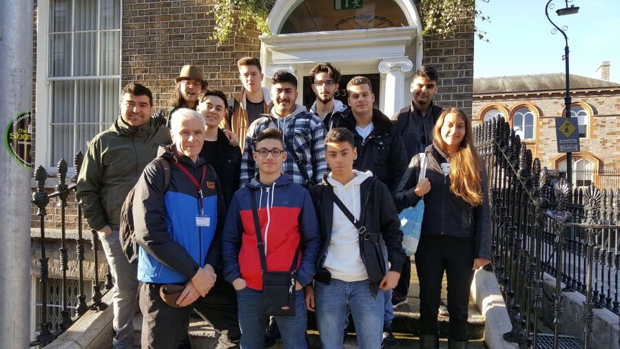 Dublin: Sightseeing Walking Tour in German - Group size, language, and the right pace