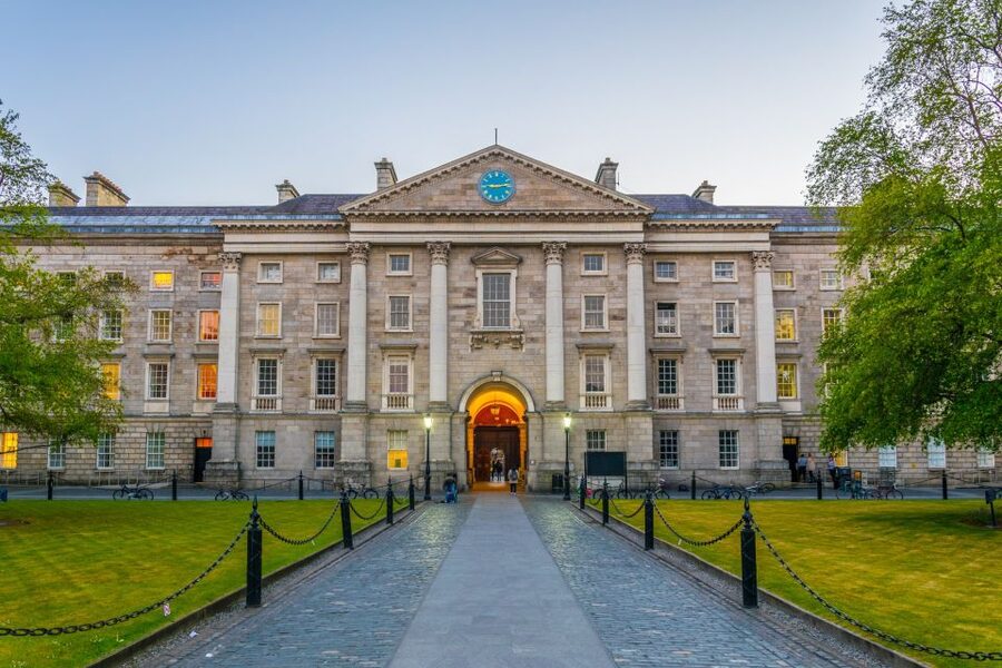 Dublin: Skip-the-line Book of Kells & Old Town Private Tour - Choosing the 2-hour Book of Kells tour