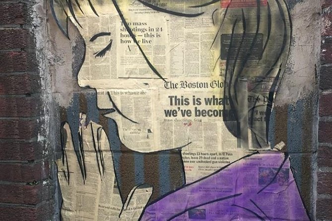 Dublin : Street Art Walking Tour - The Four Courts connect architecture and 1916