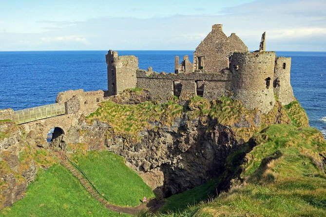 Dublin to Belfast Black Cab, Dunluce Castle and Giant's Causeway - Dunluce Castle above the Atlantic
