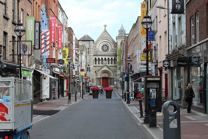 Dublin Walking Tour: Explore Top Sights & Hidden Gems - What the guide adds to the walk