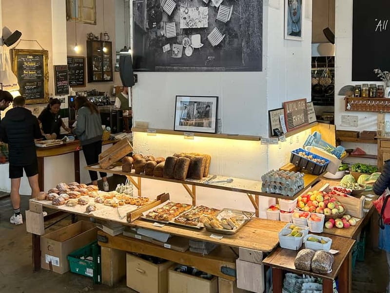 Dublin: Walking Tour for Foodies with Tastings - How the city stories fit the food