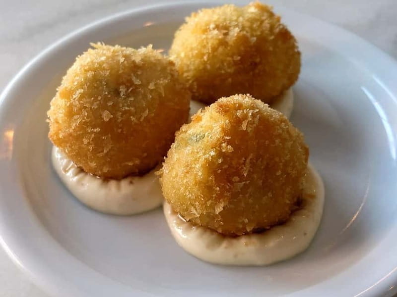 Dublin: Walking Tour for Foodies with Tastings - From toasties to smash burgers