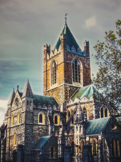 Dublin Walking Tour: Top 10 highlights - Trinity College and the finish near the Book of Kells