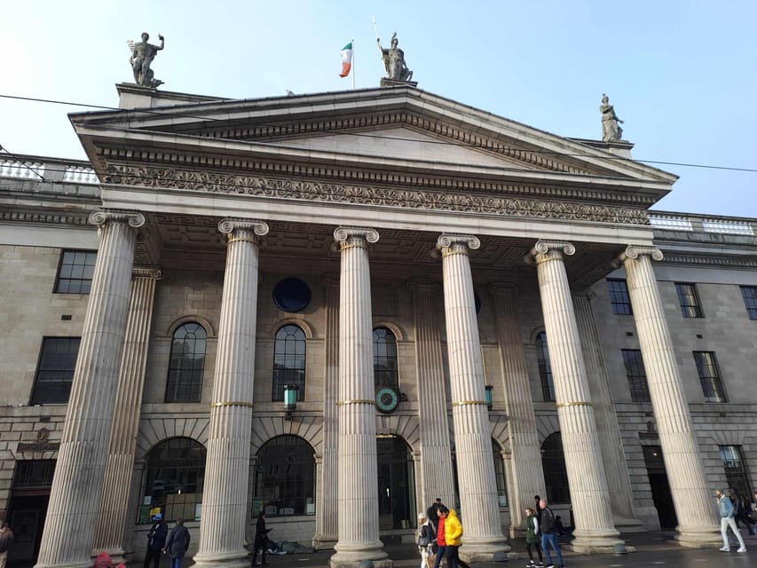 Dublin Walking Tour: Top 10 highlights - Temple Bar beyond the pub signs