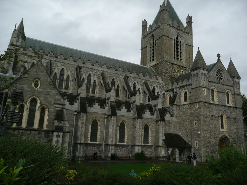 Dublin Welcome Tour: Private Tour with a Local - English and Spanish guide options