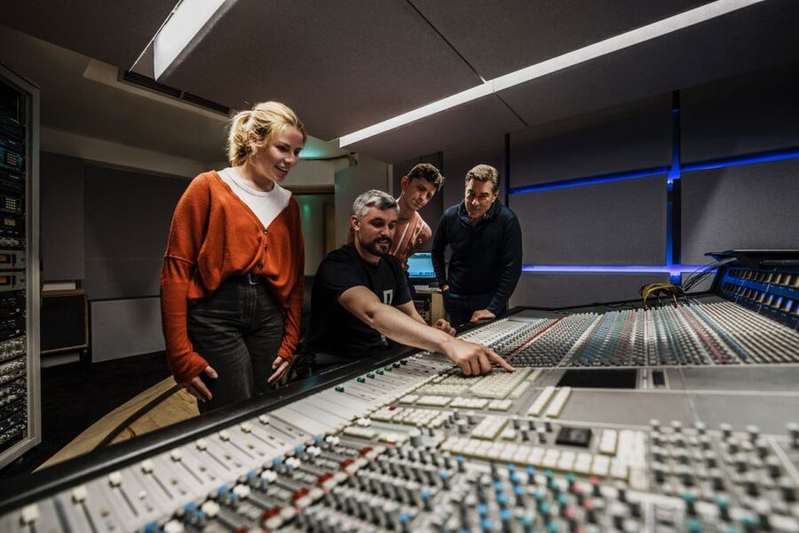 Dublin: Windmill Lane Recording Studios Tour - Small groups and the value of participation