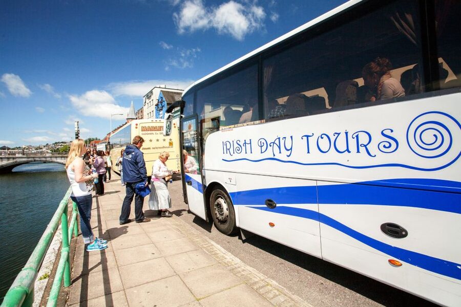 From Dublin: Blarney, Rock of Cashel and Cahir Castles Tour - Leaving Dublin for the Irish countryside