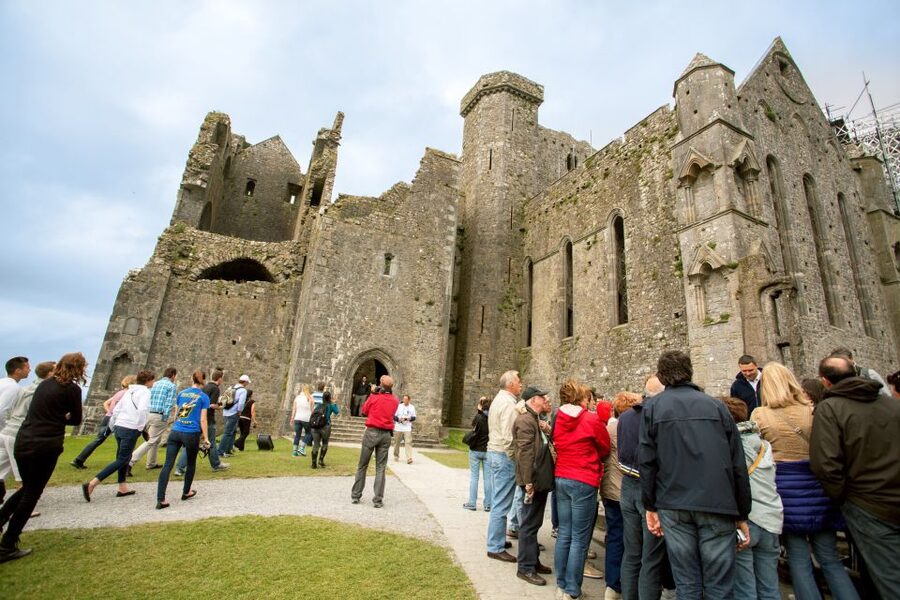 From Dublin: Blarney, Rock of Cashel and Cahir Castles Tour - Cahir Castle: a powerful finish
