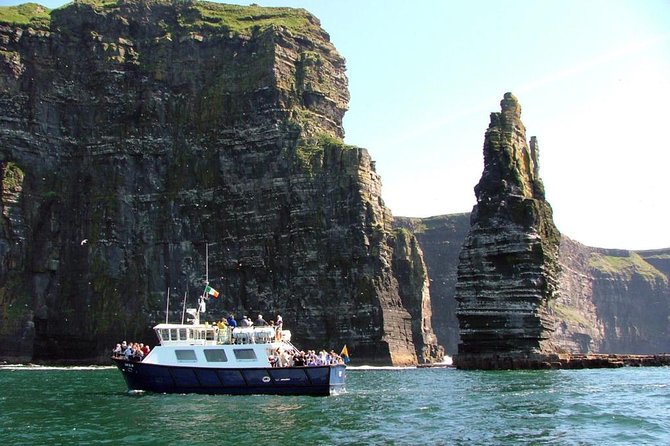 From Dublin: Cliffs of Moher, Bird of Prey & Aillwee Cave - Two hours above the Atlantic at the cliffs