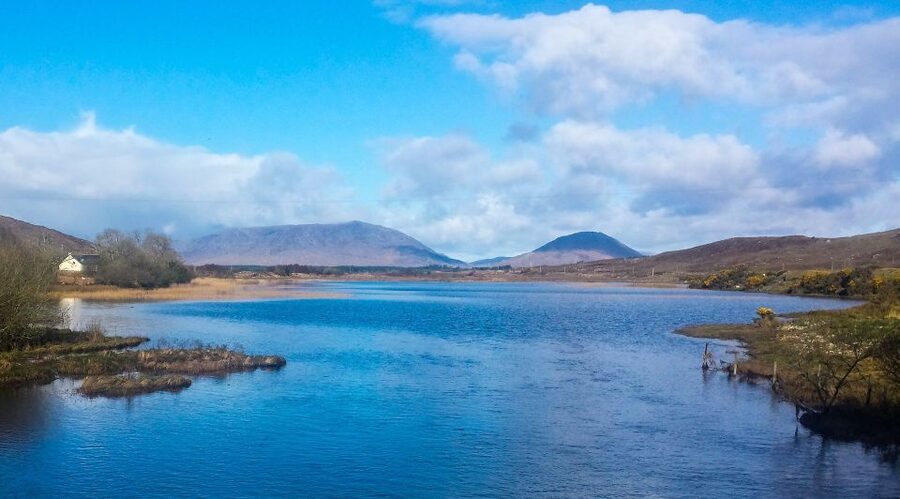 From Dublin: Connemara and Galway Bay Day Tour - Shopping, photo stops, and the return along Galway Bay