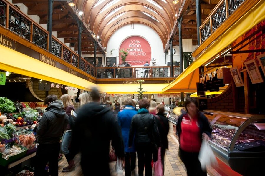 From Dublin:Cork,Cahir Castle,Rock of Cashel Tour in Spanish - A full day from Dublin to southern Ireland