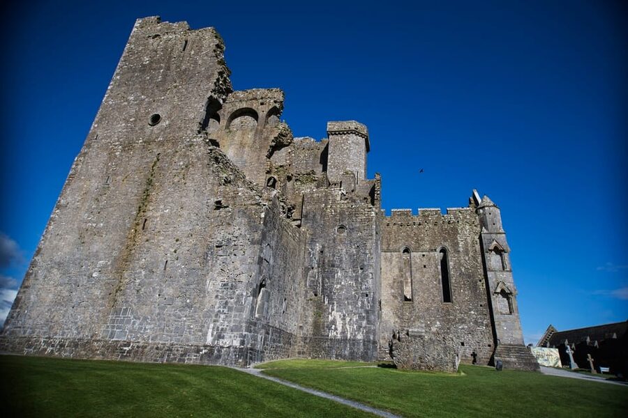 From Dublin:Cork,Cahir Castle,Rock of Cashel Tour in Spanish - Practical ways to get more from the day