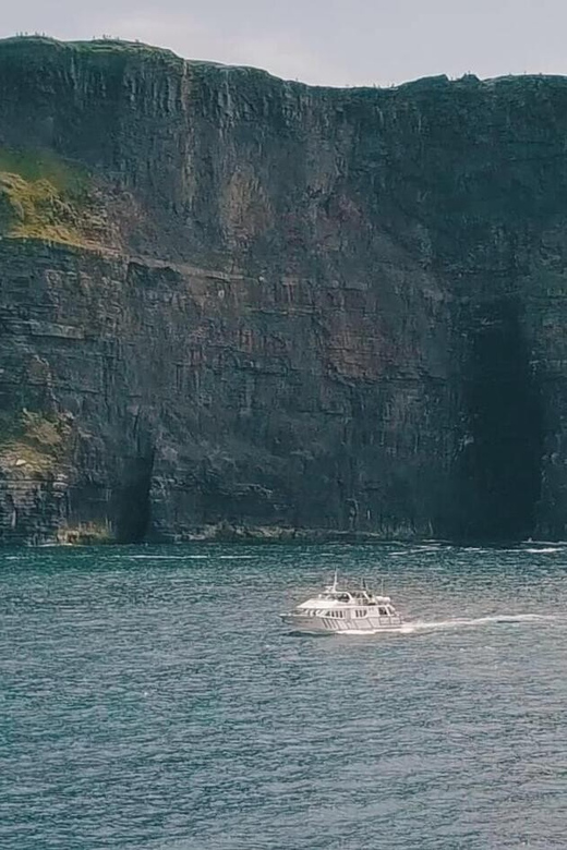 From Dublin: Galway + Cliffs of Moher Boat Cruise in Spanish - Who should book this west coast day trip?