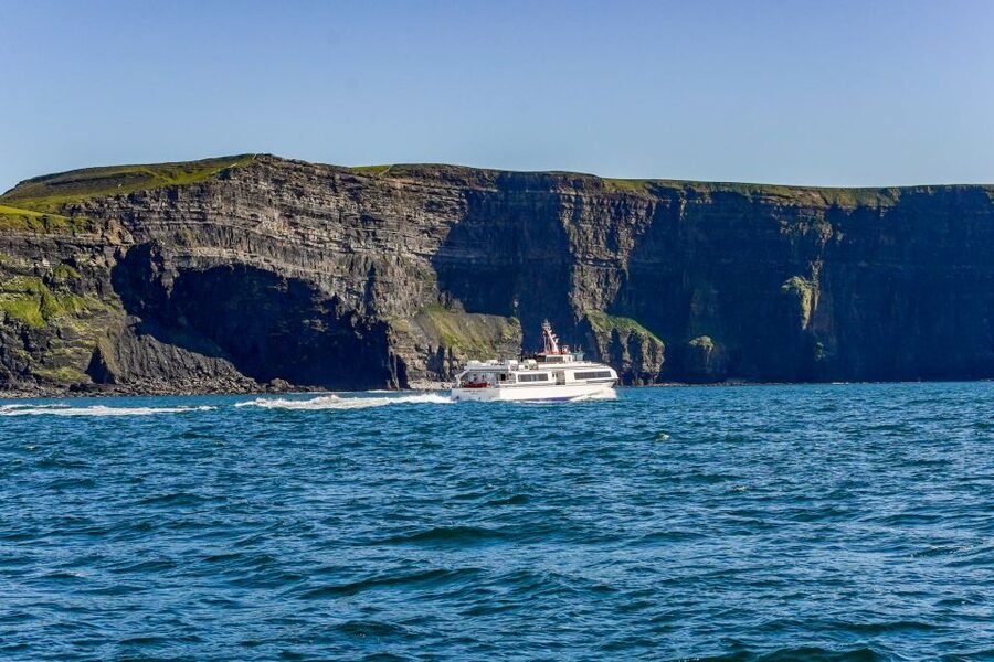From Galway: Aran Islands & Cliffs of Moher Day Cruise - Arriving on Inis Mór with time to choose