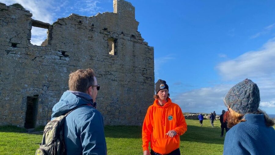 From Galway: Day Trip to Inisheer with Bike or Bus Tour - Seeing Inisheer by bike or mini bus
