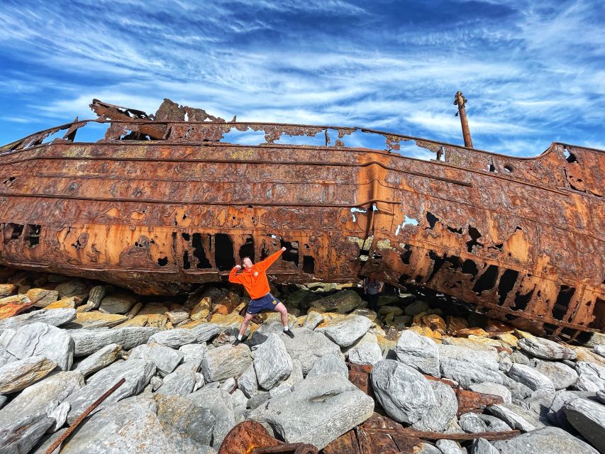 From Galway: Day Trip to Inisheer with Bike or Bus Tour - Tea, scones, and a conversation with islanders