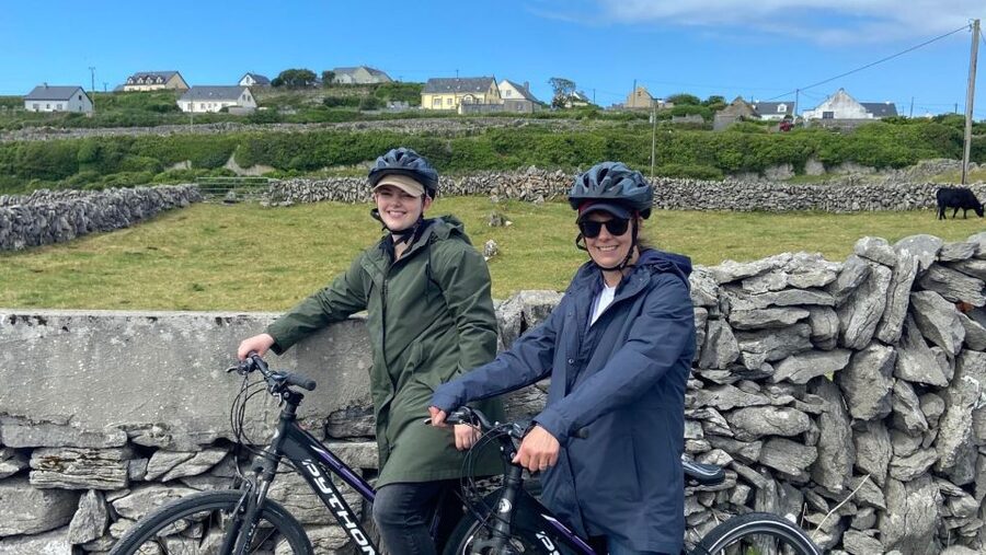 From Galway: Day Trip to Inisheer with Bike or Bus Tour - Free time for a pint, beach walk, or family break