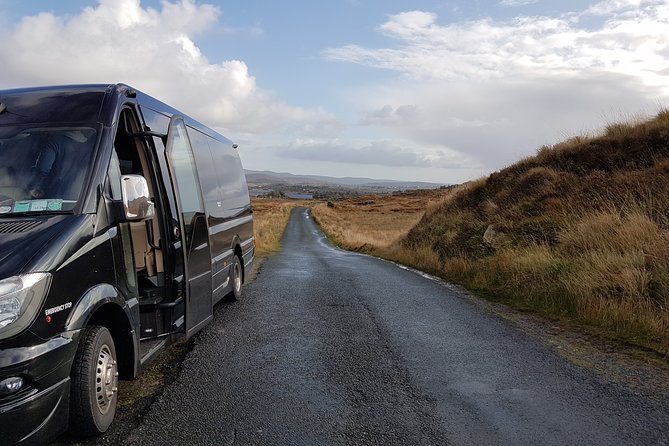 From Galway: Guided tour of Connemara with 3 hour stop in Kylemore Abbey - The Sky Road and Atlantic views