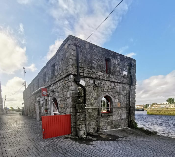 Galway City: Evening Guided Walking Tour of Galway City - Thomas Dillon’s and the Claddagh ring