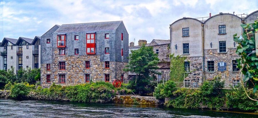 Galway City: Guided 1.5-Hour Walking Tour - Galway’s merchant families and the City of the Tribes