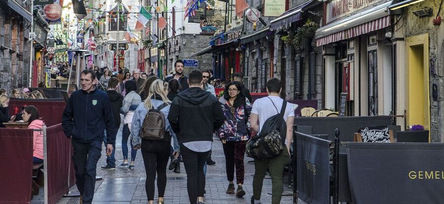 Galway City: Guided 1.5-Hour Walking Tour - Meeting Gary at Eyre Square