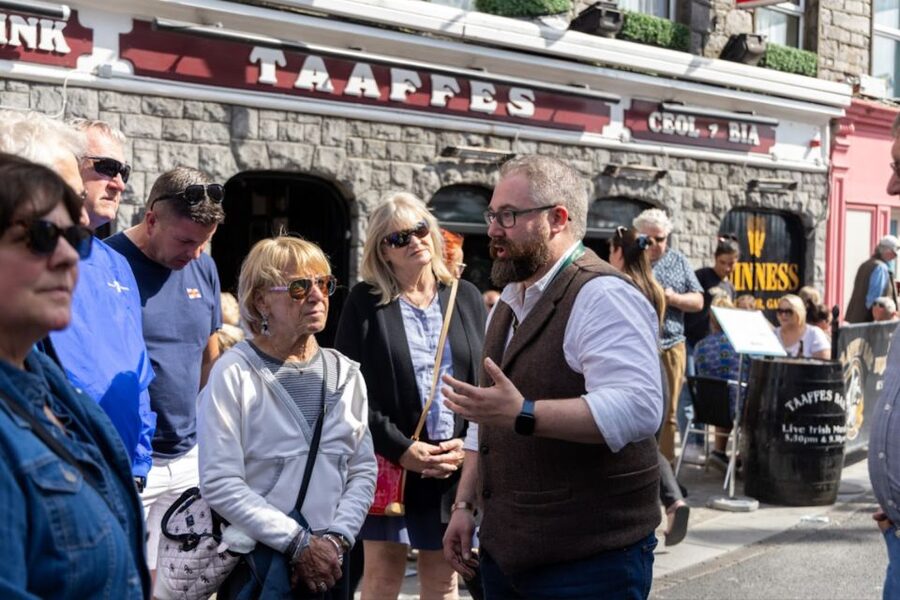 Galway: Food and Culture Walking Tour with Tastings - Modern and traditional drinks along the route