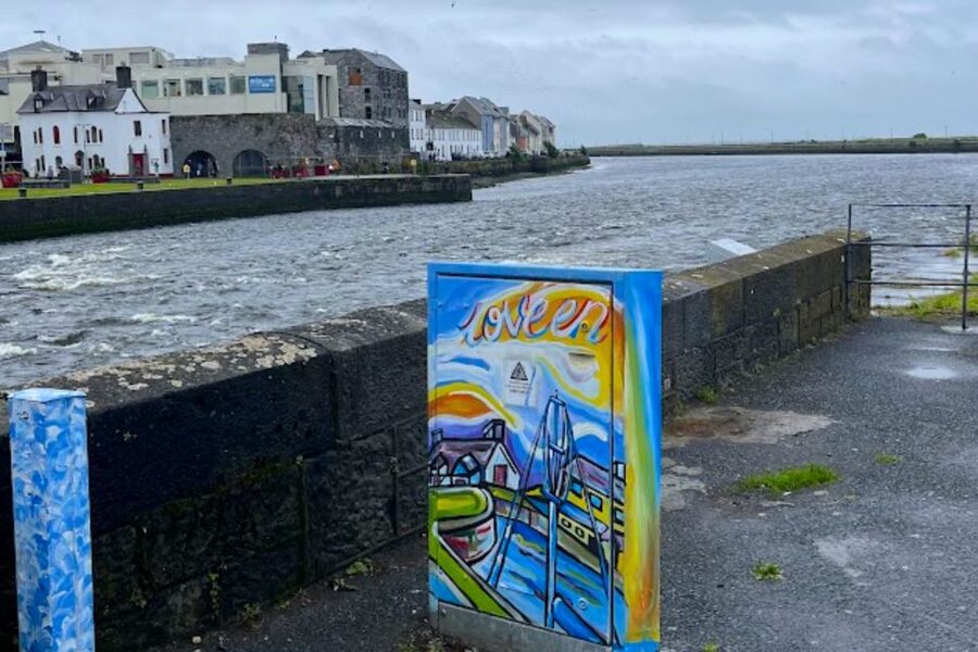 Galway: Welcome to Galway Walking Tour - Narrow streets, squares, canals, and famous landmarks