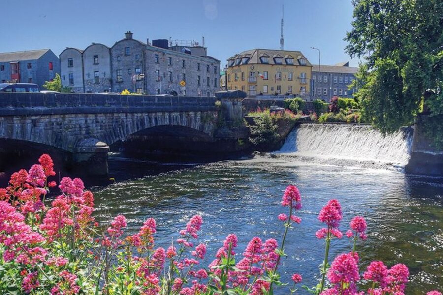 Galway: Welcome to Galway Walking Tour - Starting at Eyre Square and finding your bearings