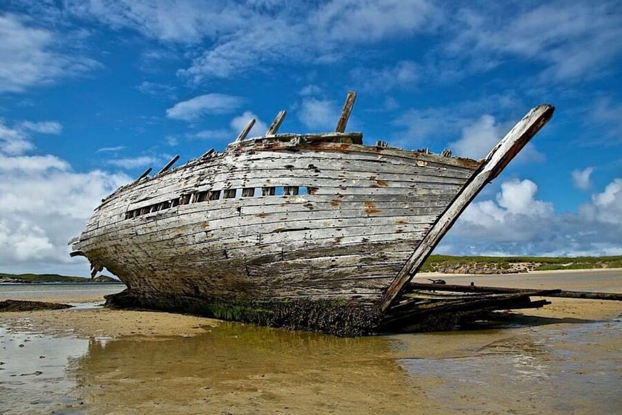 Gweedore: Guided eBike Tour - Starting at Bunbeg Harbour and finding Bad Eddie