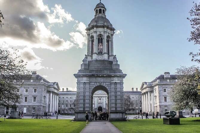 Highlights of Dublin Private Walking Tour with Guide - Dublin Castle and the city’s name