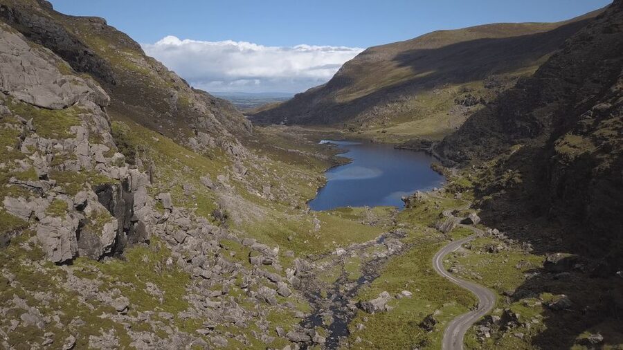 Killarney: Lakes of Killarney Boat Tour with Transfer - The jaunting car choice, and what you should expect