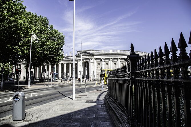 Legends, Ghosts and Ghouls Walking Tour Dublin - Merrion Square and Maud Gonne’s séances