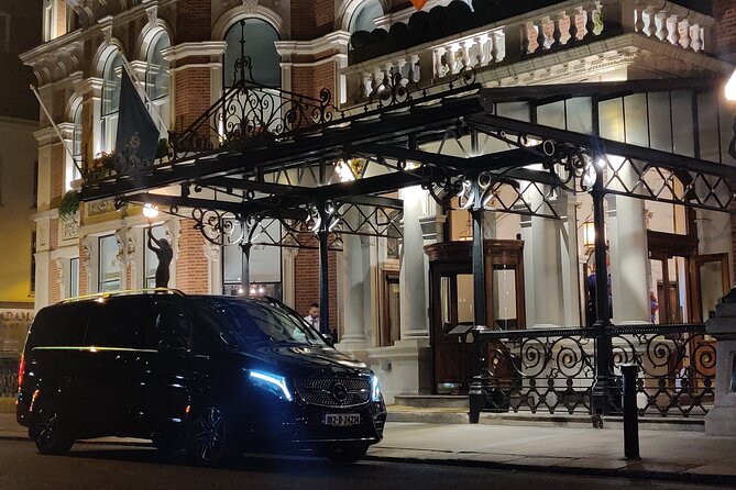 Private Dublin Airport Transfers to City Center Hotels - Choosing between a car and a luxury minivan