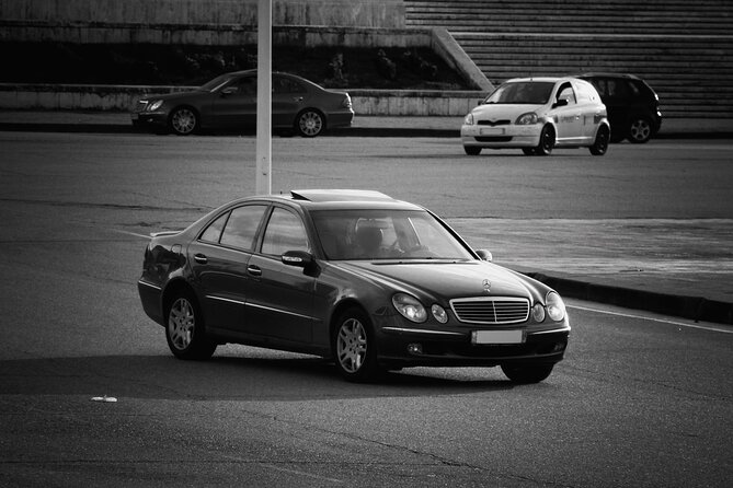 Private Sedan (4 seats) Transfer from Dublin Airport to Dublin City Center - Flight monitoring and delayed arrivals