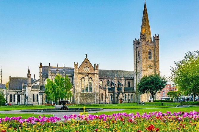 Private Transfer: Dublin Airport DUB to Dublin by Luxury Van - The value of meet and greet service