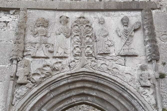 Sean's Bar, Athlone Castle and Clonmacnoise Monastery - A private route from Galway into Irelands midlands