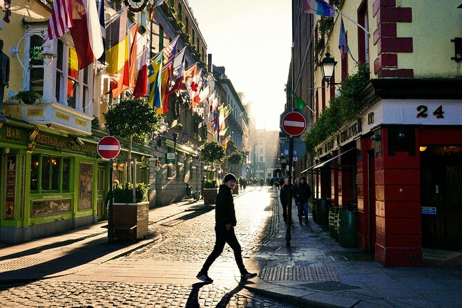 Self-Guided Scavenger Hunt: Dublin Adventure - Crossing Ha’Penny Bridge with a clue in hand