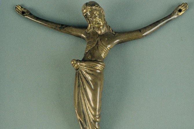 Skip the Line: Hunt Museum Ticket - Silver, glass, ceramics, and 19th-century design