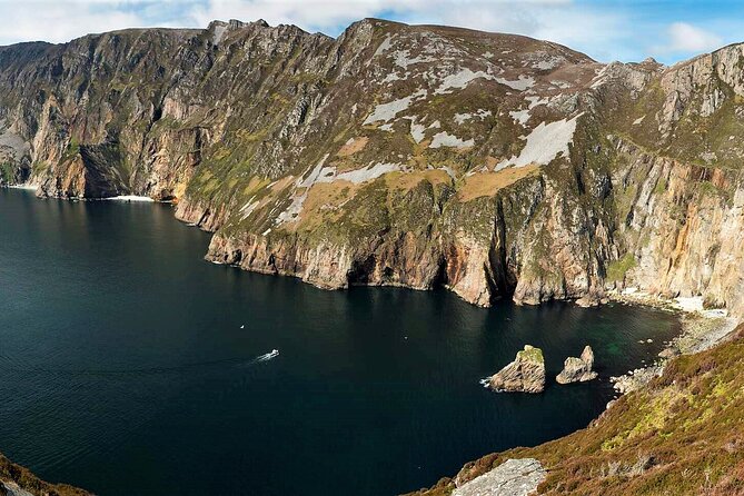 Slieve League cliffs cruise. Donegal. Guided. 1 ¾ hours. - Carrigan Head and the first sight of Slieve League
