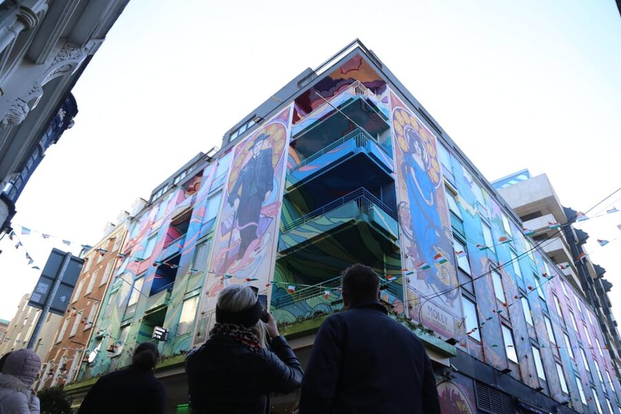 Street Art Walking Tour - Yamamori Tengu and the first photo stop