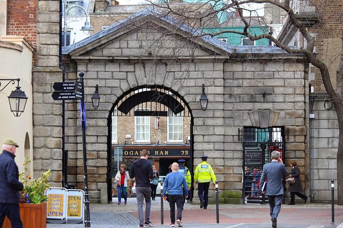 The Best of Dublin - Highlights and Hidden Corners - City Hall and the castle gardens