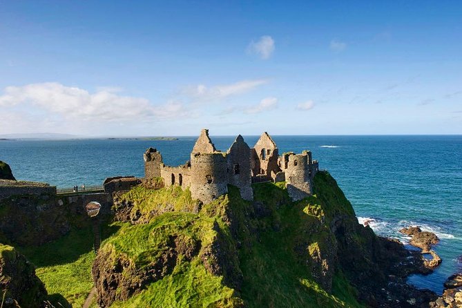 The Giant's Causeway, Dunluce Castel and Belfast - Spanish guide - What the Spanish guide adds