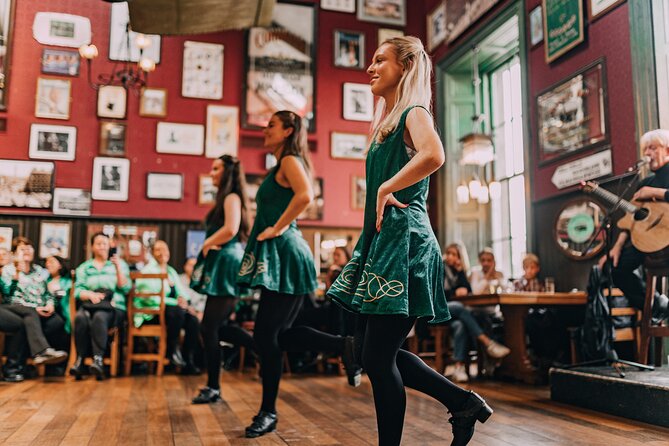 The Irish Dance Party in Dublin - The professional dancers perform short, energetic routines