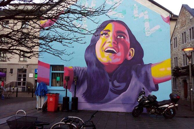 The Legendary Walking Tour of Galway - Quay Street for food, music, and Claddagh rings