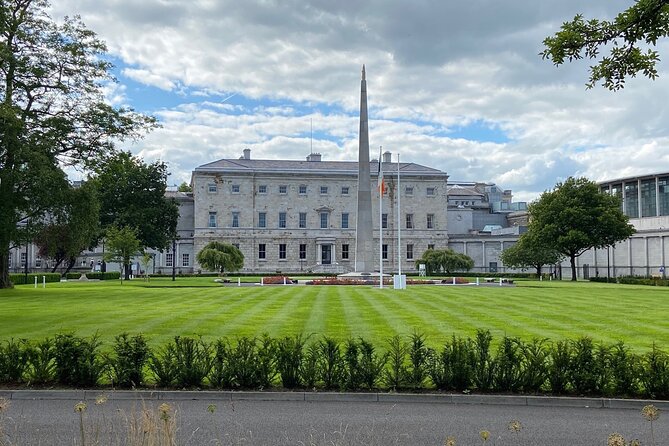 Turtle Bunbury's Dublin: A Self-Guided Audio Tour from a Celebrated Author - Trinity College, the Museum Building, and Berkeley Library