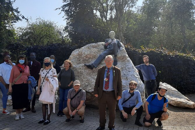Walking tour in Merrion Square Park - Dublin Rogues Tour - What the 75-minute length means for your day