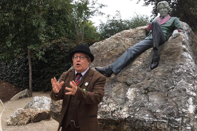 Walking tour in Merrion Square Park - Dublin Rogues Tour - Oscar Wilde’s monument sets the tone