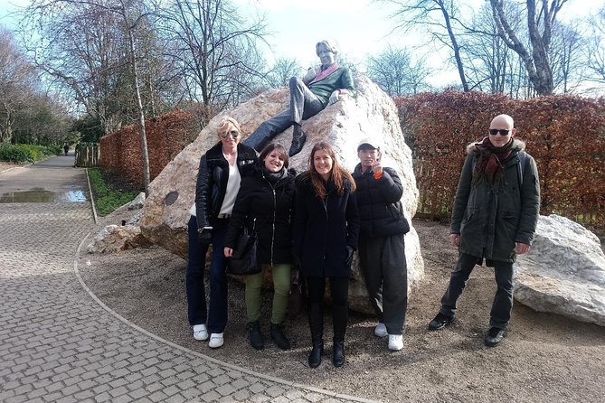 Walking tour in Merrion Square Park with a pint of Guinness Dublin Rogues Tour - A small bonus for museum fans