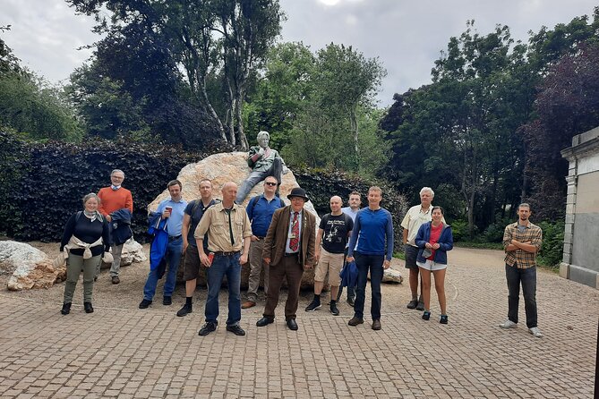 Walking tour in Merrion Square Park with a pint of Guinness Dublin Rogues Tour - The walk around Merrion Square West